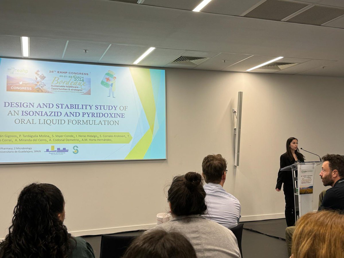 Nuestra R2 <a href="/hachelena98/">Helena GG</a> ha tenido el placer de presentar el estudio “Design and Stability Study of an isoniazid and pyridoxine oral liquid formulation” en el #EAHP2024. Desarrollamos una opción terapéutica viable para pacientes pediátricos con tuberculosis. 👶🏻🤒🧫