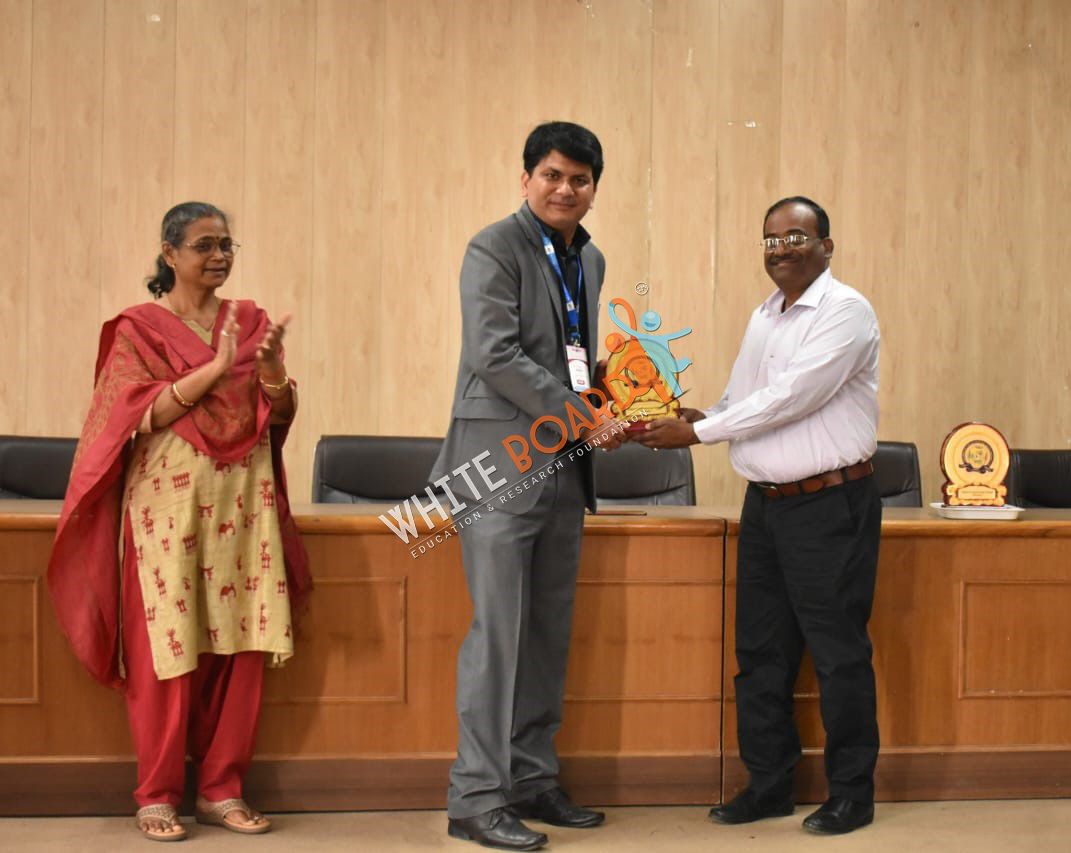 WhiteBoardERF's tweet image. @WhiteboardERF #Workshop on #ResumeCrafting &amp;amp; #InterviewExcellence&quot; with @CollegeKannauj, was synergetic.
A special shoutout to our esteemed #presenters – Mr. Anupam Anand, Mr. Indresh Mishra, Ms. Shivangi Pandey, and Ms. Garima Solanki from @Deltrontech01. 
#workshopsession