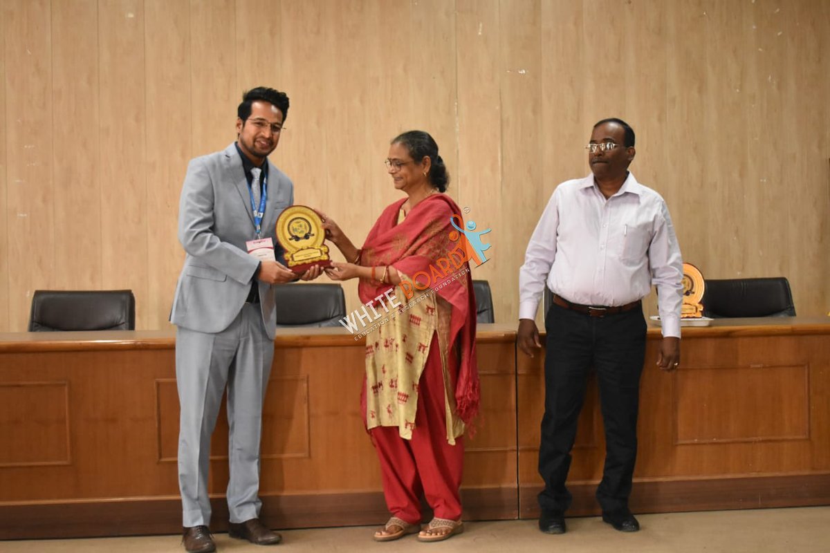 WhiteBoardERF's tweet image. @WhiteboardERF #Workshop on #ResumeCrafting &amp;amp; #InterviewExcellence&quot; with @CollegeKannauj, was synergetic.
A special shoutout to our esteemed #presenters – Mr. Anupam Anand, Mr. Indresh Mishra, Ms. Shivangi Pandey, and Ms. Garima Solanki from @Deltrontech01. 
#workshopsession