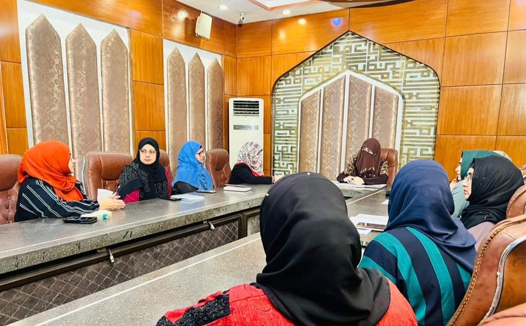 Today, an important meeting took place between Mrs. Fizzah Hussain Qadri and the executive team of Minhaj-ul-Quran Women League to delve into the planning of upcoming #Itikaf 2024. The focus was on fostering a robust #spiritual bond between the Mutakif sisters and Allah Almighty.