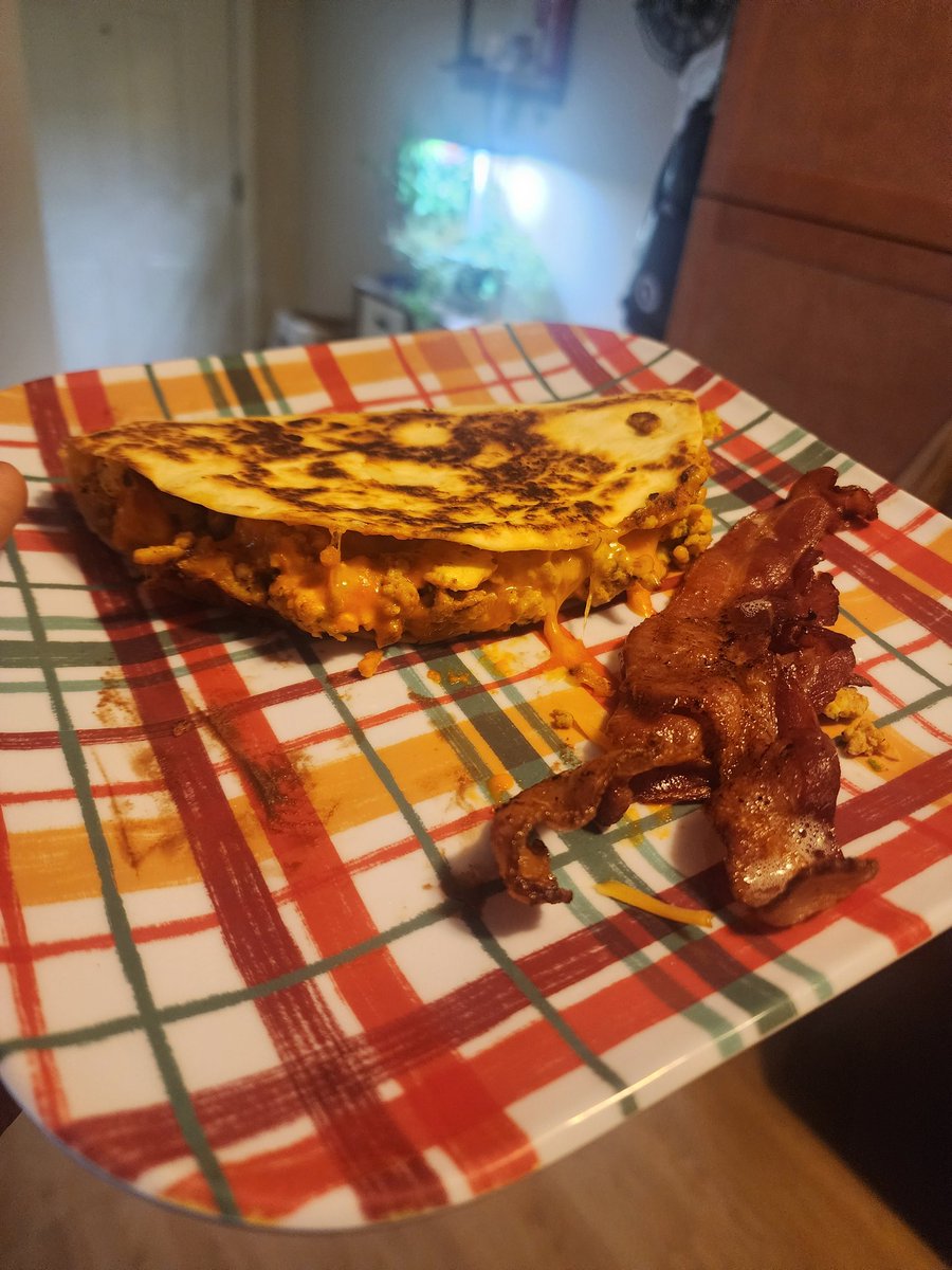 Keludar's tweet photo. This probably looks like an unhealthy meal but this is 450 calories and 60 grams of protein. 

Whenever people ask me how to lose weight my first response is stop eating out and start developing good habits to cook for yourself. https://t.co/54zSW4AktX