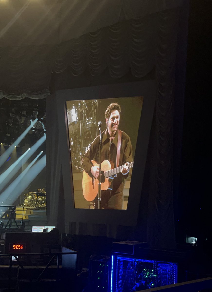Dinnerpartykrk's tweet photo. Hi Niall!!
As we noticed, you had a great time at the concert in Łódź and the Polish fans did not disappoint you, so how about a second concert in Poland?🇵🇱🫶🏼
@NiallOfficial ??👀

#seconddateforpolandniallhoran https://t.co/5YOros093K