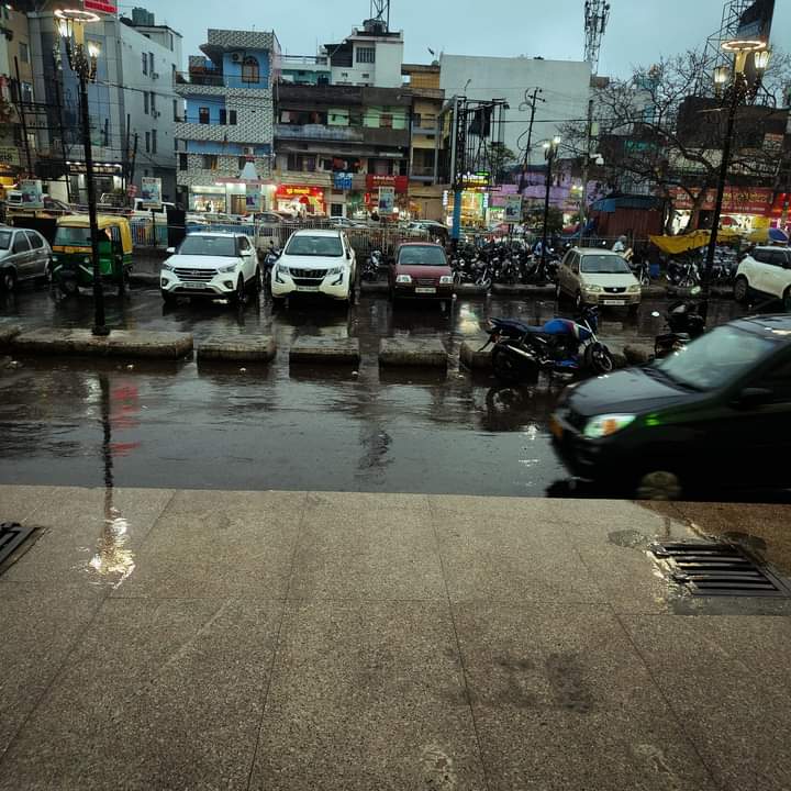shubhamtorres09's tweet photo. Cold & Rainy day across parts of E-NE India
Bhubaneswar in Odisha recorded 19.2°C Maximum Temperature today which is whopping 17° below from normal
Today's Max Temperature
Darjeeling 9.4°C
Gangtok 11.5°C
Shillong 12.7°C
Guwahati 20.8°C
Purnea 20.7°C
Kolkata 21.1°C
Patna 21.3°C https://t.co/cRtvSl5SwS