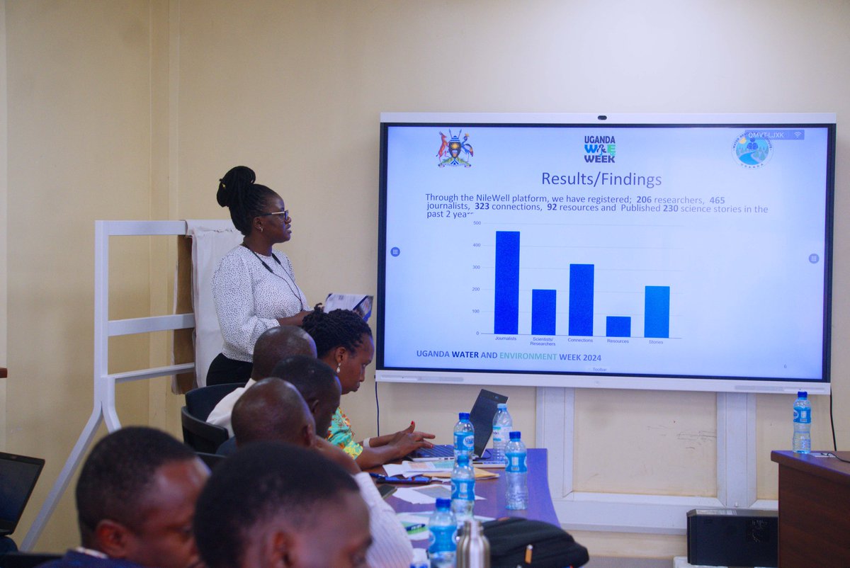 ChagallaD's tweet image. A lot of resources are invested in generating scientific reports most of which end up in journals &amp;amp; book shelves. 

Yesterday, I presented the #NileWell platform that connects journalists &amp;amp; environmental researchers in the Nile Basin for credible  science journalism at #UWEWK.