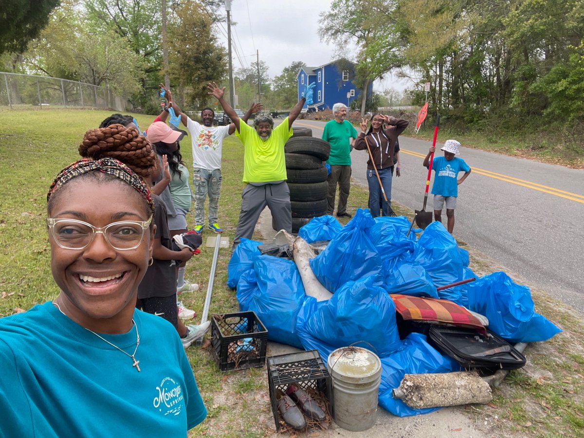 SJRiverkeeper's tweet photo. THANK YOU to all of the volunteers who helped us kick off the Great St. Johns River Cleanup all across Duval County! Join us this weekend at T.K. Stokes Boat Ramp from 9 - 11 a.m. to keep the momentum going. 

Find a cleanup in your area &amp; register now: https://t.co/bLyIMb3sNg https://t.co/sh9S4tWNRm