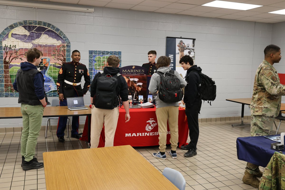 High Point's College/Career fair is in full swing! #HPRwidcats @JonTallamy @SeamusWCampbel @HighPointSTEM @jacq_mccarthy