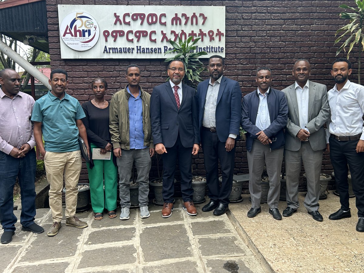 PQM+ Director @J_IkeNwokike visited @AHRI_ETH, a branch of the #Ethiopia MoH responsible for supporting local pharmaceutical manufacturing. @USAIDGH-funded PQM+ works closely with AHRI to build capacity in manufacturing quality-assured medicines. #HealthSystems