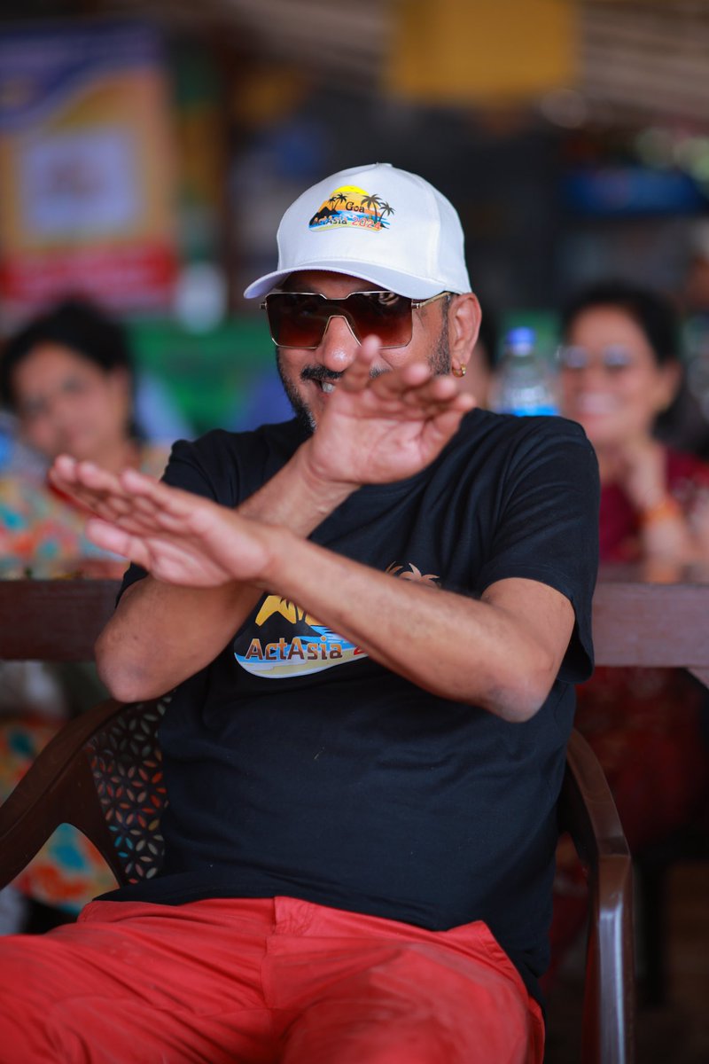 SambitBegray's tweet image. Today is International Happiness Day as recognised by the UN. Underlines the importance of being happy - a state of mind that you can control. Learn to find happiness and live life as it is meant to be lived🙏
Live Life King Size !!!