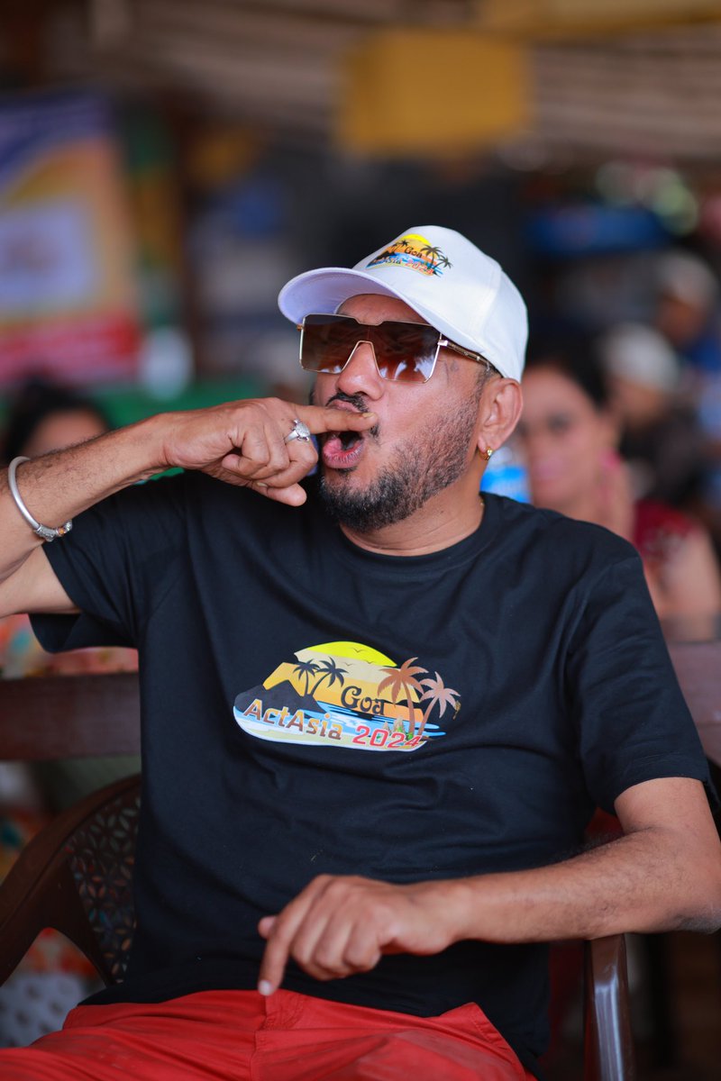 SambitBegray's tweet image. Today is International Happiness Day as recognised by the UN. Underlines the importance of being happy - a state of mind that you can control. Learn to find happiness and live life as it is meant to be lived🙏
Live Life King Size !!!