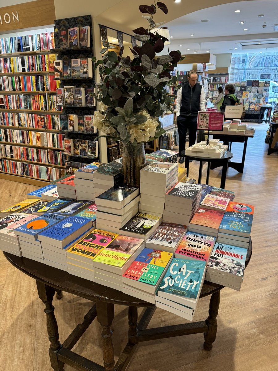 It’s spring, the sun is out, and the latest copies of #CatSociety are in <a href="/WaterstonesVic/">WaterstonesVictoria</a> and signed! 

#Spring #cats #books #CatsOfTwitter