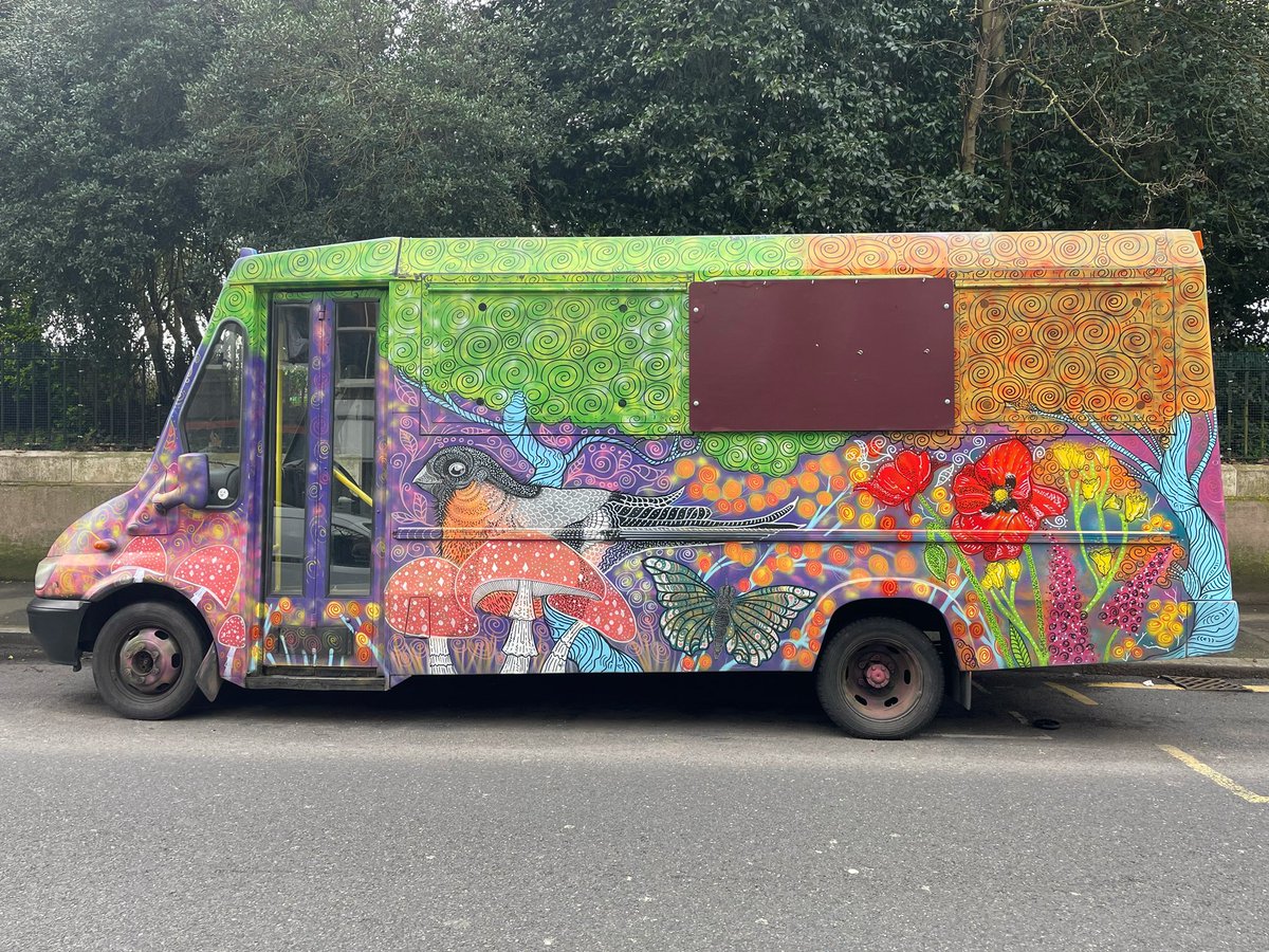 Funky bus by the park the other day 🌺

#funkybus #streetart #brockwellpark #nature #art #matthewsharpe #artist #brockwellpark #parklife #hernehill