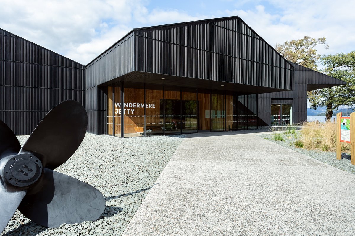 LA23NET's tweet image. Calling all creatives! 🎨 
In collaboration with @arts_cumbria, we&apos;re commissioning two artists to hold workshops at our next @la23net event at @lakelandarts @windermerejetty 👩‍🎨👨‍🎨 
The deadline to apply is Friday. Full details are online now 👉 bit.ly/LA23NET_art 
#LA23NET