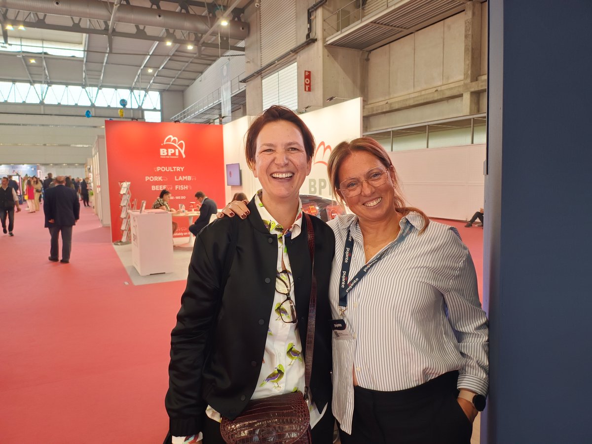 3D3Comunicacion's tweet photo. 🌟 Nos encanta ver vuestras caras llenas de felicidad al comienzo de cada día de feria. Porque, al final, lo que más importa son los momentos que hemos vivido y los recuerdos que nos llevamos. Y en eso, nos comprometemos a estar siempre a tu lado.

#FeriaAlimentaria2024 https://t.co/TZ4owsG3HY