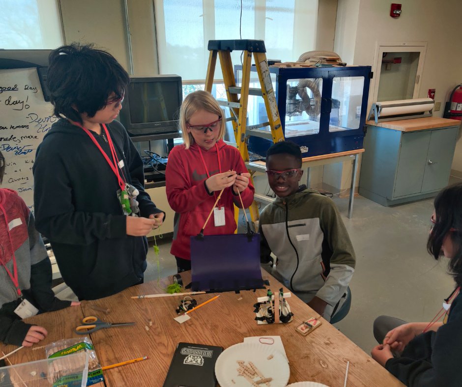 Students from the @SDoLancaster middle school visited one of our classroom lab spaces to work on engineering & physics projects! Inviting students of all ages into our spaces is one of the ways we fulfill our mission to create opportunities for equitable access to education!