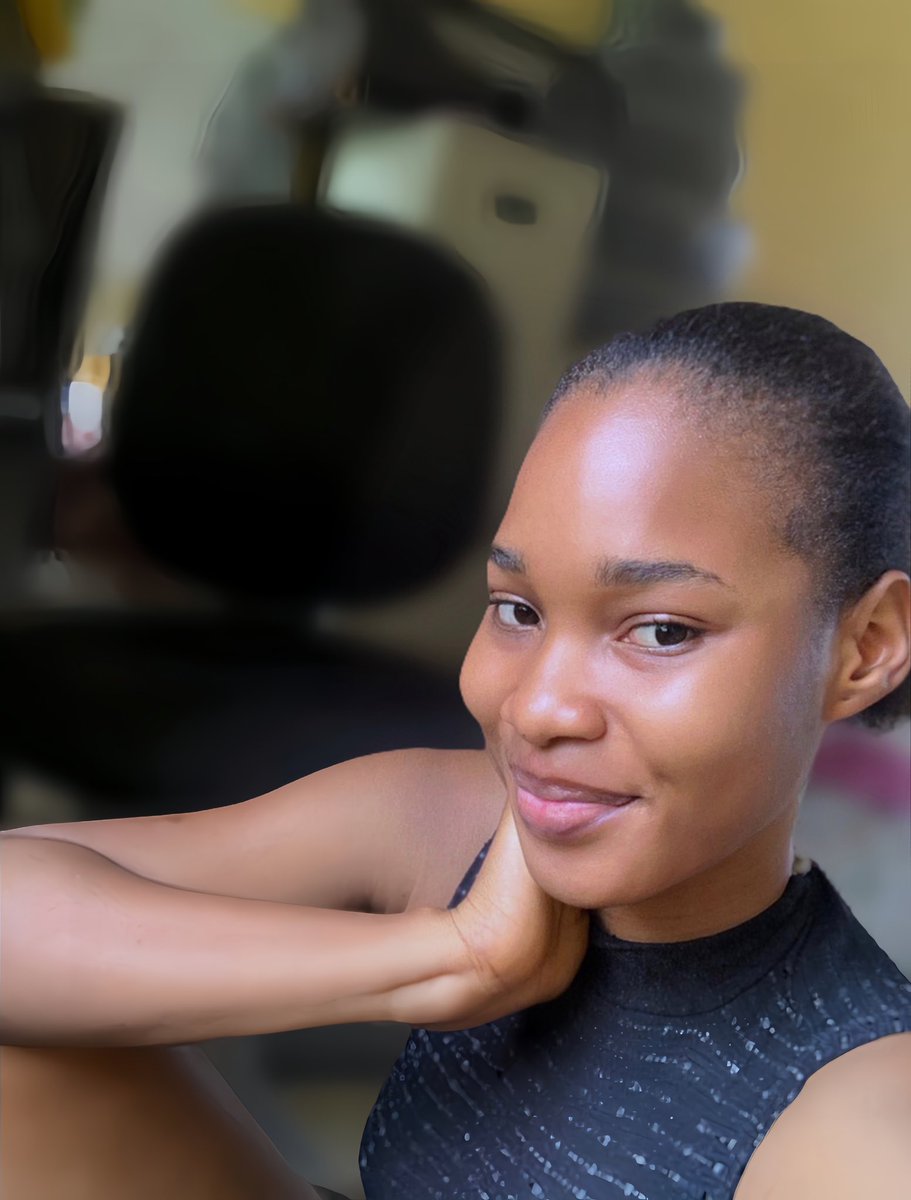 queenabah_'s tweet photo. Just me, embracing the beauty of simplicity and smiling from the heart.😊💫 Who missed me? 🙋🏻‍♀️💕 https://t.co/zaJIkvBnsG
