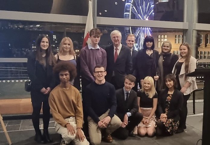 Lolly_rb's tweet photo. It was an honour to have been invited to attend the Farewell reception for @MarkDrakeford last night. On behalf of myself and the young people of Alyn and Deeside, I would like to thank him for all of his work and commmitment to the youth Parliament. Diolch! https://t.co/xtB1GDzf0m