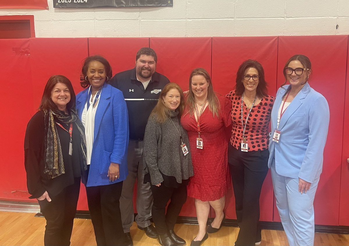 Wheatley and Roslyn staff came together to promote our College Fair 🎓 What a great turnout! Thank you Sean O’Brien and Tanya Baptista, the guidance counselors and staff, custodians, and security for making this such a fun and informative evening.
<a href="/EastWillistonSD/">East Williston UFSD</a> <a href="/RoslynSchooIs/">Roslyn High School</a>