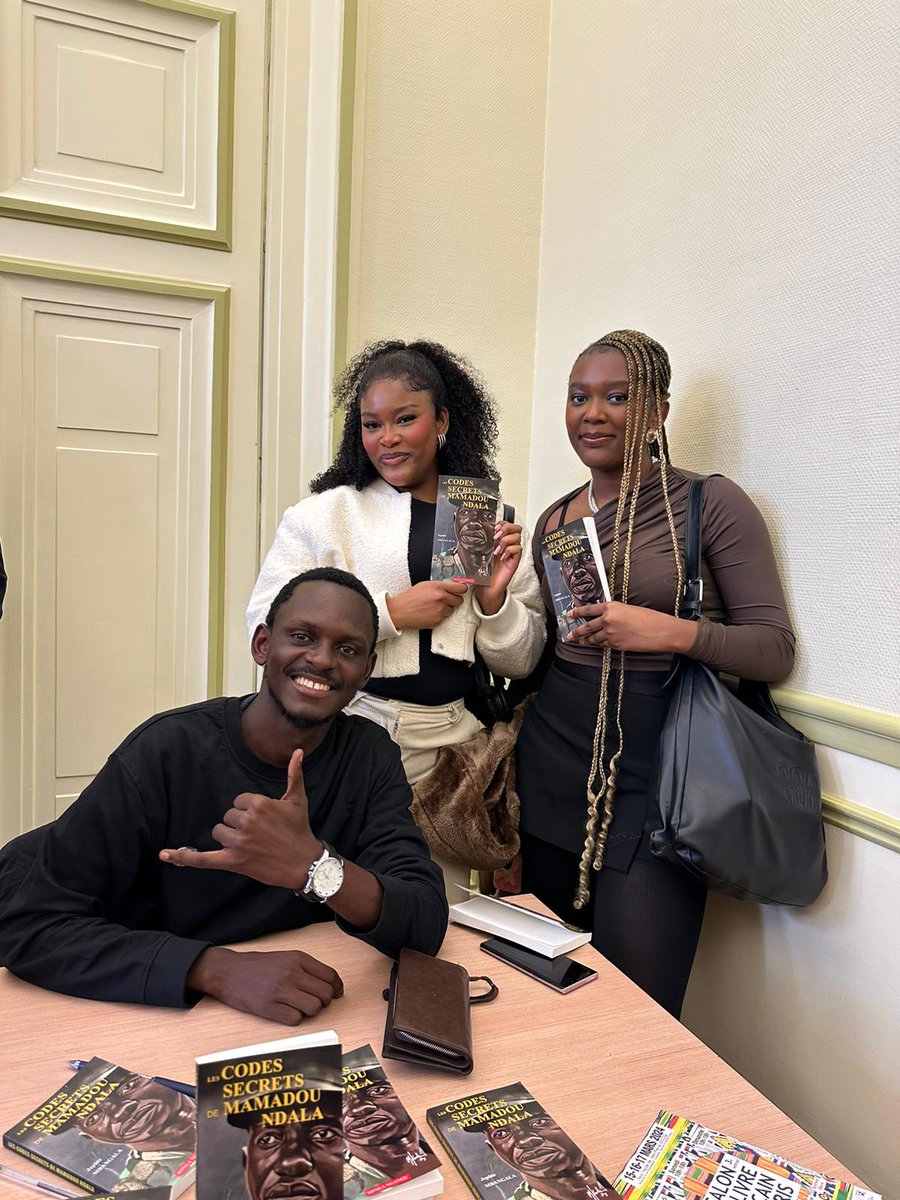 JephteMbangala's tweet image. Écrire pour les autres, qu'ils trouvent la beauté même dans les scènes les plus dévastées. 

Séance dédicace au @salondulivreaf2 du 15 au 17 mars 2024. 

@AleshOfficiel
@BilongoCarlos
@FurahaMe
@cibalanky
@BunkuluYves
@Tiguy84723485
@kakese_leon

#paix 
#Congo 
#beni