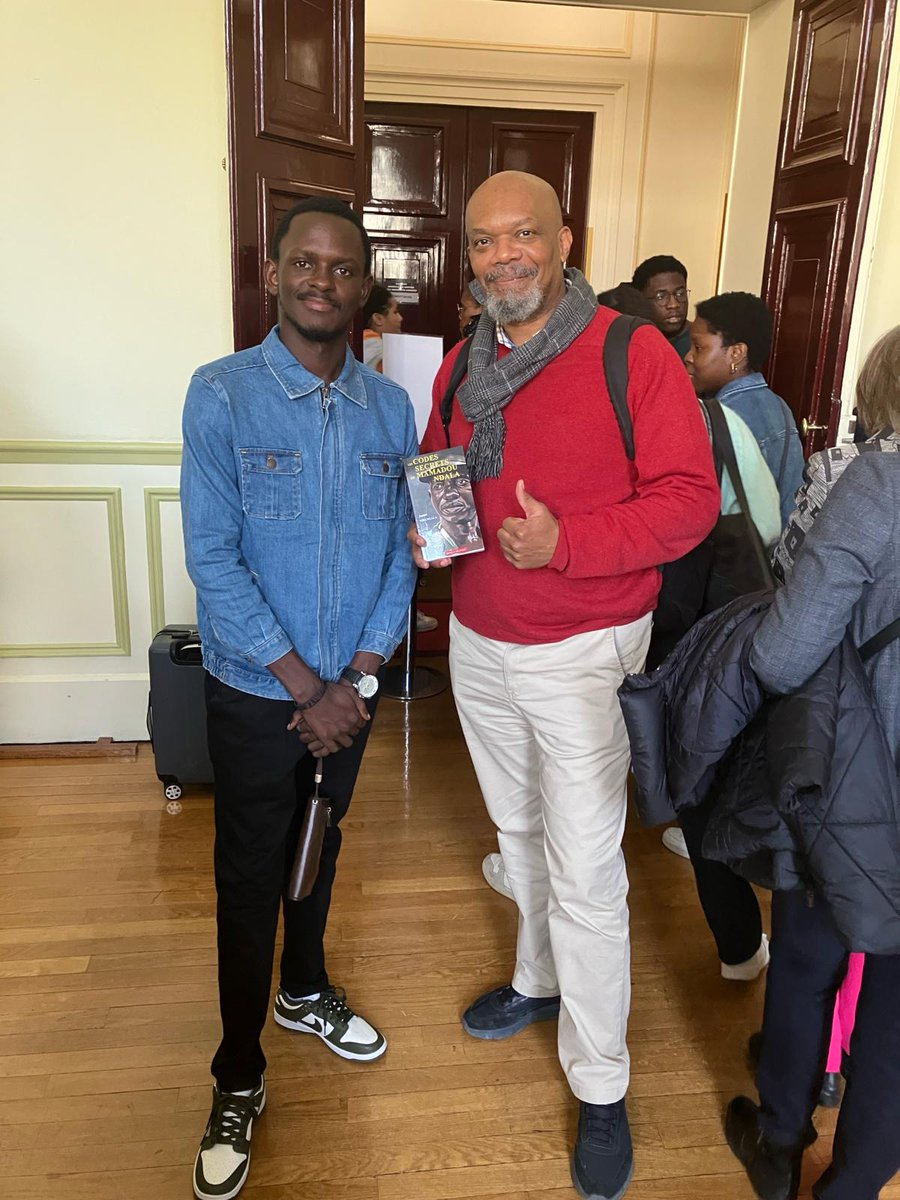 JephteMbangala's tweet image. Écrire pour les autres, qu'ils trouvent la beauté même dans les scènes les plus dévastées. 

Séance dédicace au @salondulivreaf2 du 15 au 17 mars 2024. 

@AleshOfficiel
@BilongoCarlos
@FurahaMe
@cibalanky
@BunkuluYves
@Tiguy84723485
@kakese_leon

#paix 
#Congo 
#beni