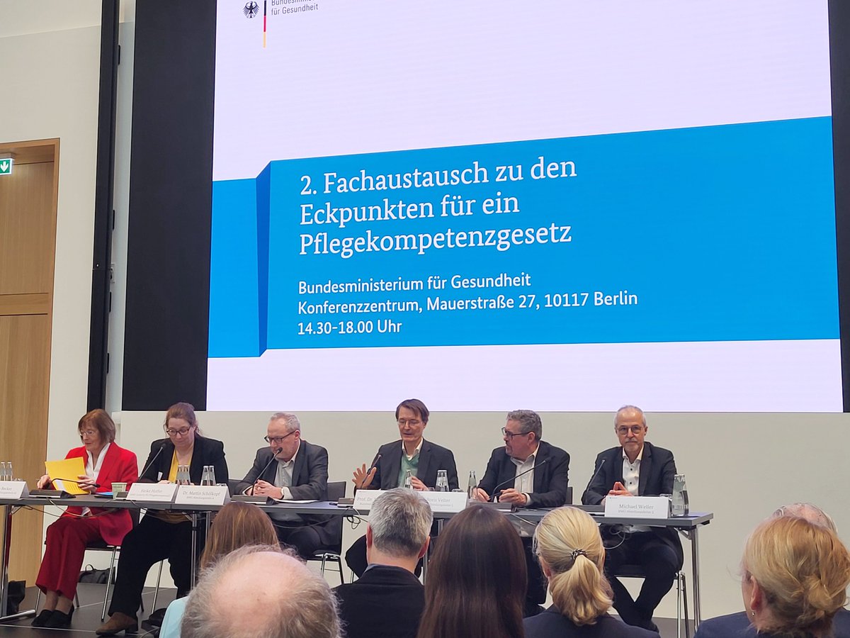 Fachleute diskutieren heute mit @Karl_Lauterbach die Notwendigkeiten für ein zielführendes #Pflegekompetenzgesetz. Auch vdek bringt seine Expertise ein. Wir unterstützen, dass Pflegefachkräfte mehr Verantwortung erhalten sollen, um den Beruf weiter aufzuwerten. #MutZurReform