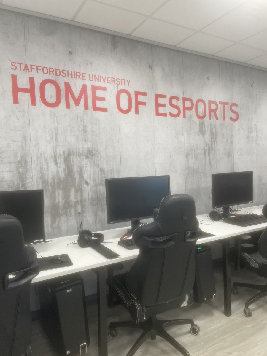 I have the privilege of supporting some Esport lecturers & I hopped over there today 🤩 So amazing the hear about what individual staff are up to, how this will benefit students & see how boujee Esports is getting 👑 😜 Wow Esports could be another lifetimes career ya know 😆