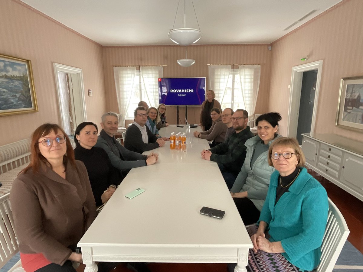 Kassel twincity of Rovaniemi. Meillä on ollut ilo saada vieraita yhdestä ystävyyskaupungistamme  Kasselista. Paljon yhteistä puhetta ja yhteistä tulevaisuuden  suunnittelua. Tänään tapaaminen Alaruokasen talolla, joka on yksi sodasta säilyneistä rakennuksista.