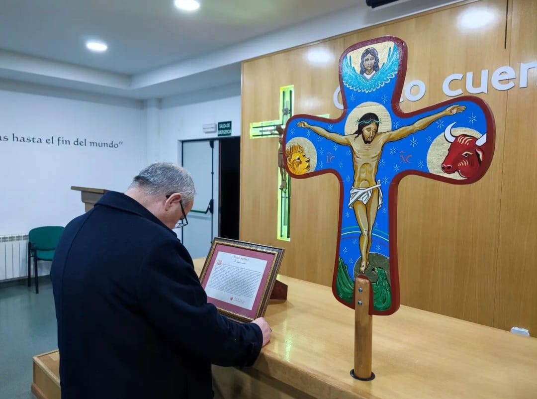 ✝️✨ “Estoy crucificado con Cristo; vivo, pero no soy yo el que vive, es Cristo quien vive en mí. Y mi vida de ahora en la carne, la vivo en la fe del Hijo de Dios, que me amó y se entregó por mí.”