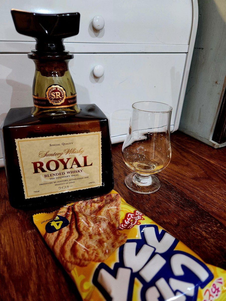JunkieSake's tweet photo. 本日はROYAL&amp;いかフライ🦑
#サントリーローヤル https://t.co/G4BSdpG5a3