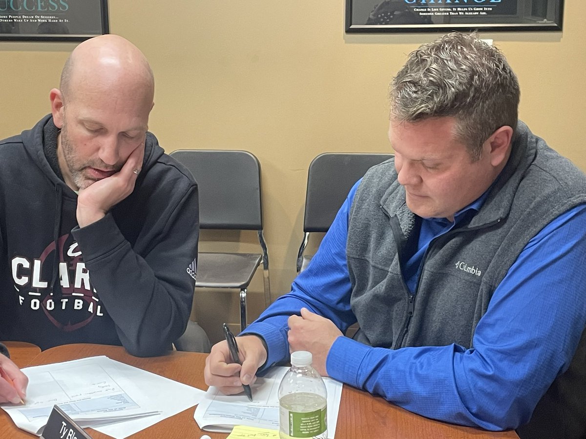IASB_Iowa's tweet photo. The Clarke school board put in extra hours to spend time learning together about their role in governance and policy! https://t.co/dFZrHdrBNC