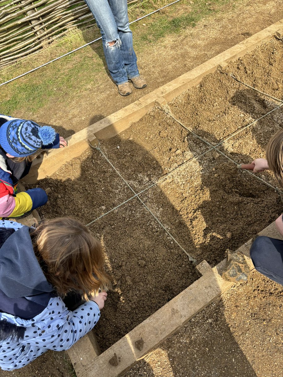 Time for archeological digging! @butserfarm