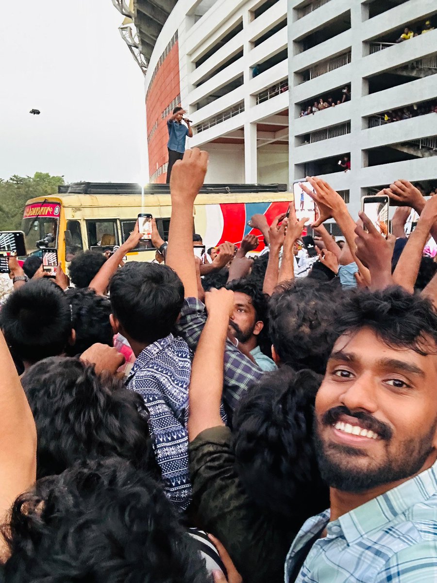 Thalaivar @actorvijay interacting with fans 😍