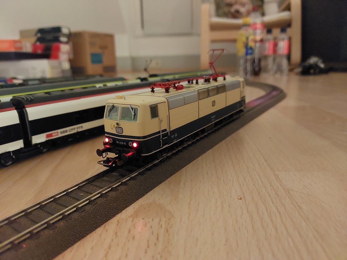 I gave the Piko Br 181 a Test Decoder and it ran like a Charm. Pretty happy that I got it so cheap.

#Piko #modellbahn #Modeltrains