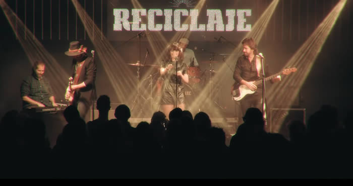 .<a href="/ReciclajOficial/">Reciclaje_Oficial</a> presenta ‘Al infinito’, con la colaboración de <a href="/Nat_Simons/">Nat Simons</a>, como primer adelanto de su disco en directo, “Ven a por mí” tinyurl.com/27kz26zx