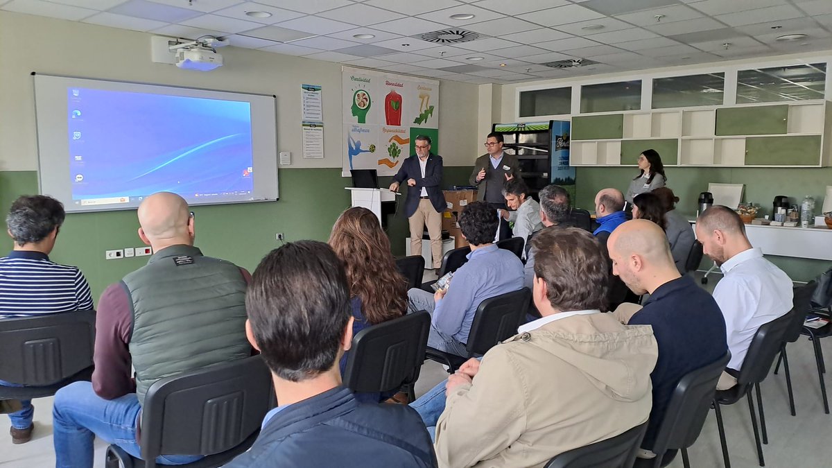 Vitartis's tweet image. ➡️ Terminamos en 🥬 @Florette_es conociendo su sistema exhaustivo de control de la seguridad laboral, calidad y operacional basado en la #mejoracontinua que les ha permitido posicionarse como líder en la producción de hortalizas y vegetales #Robotia