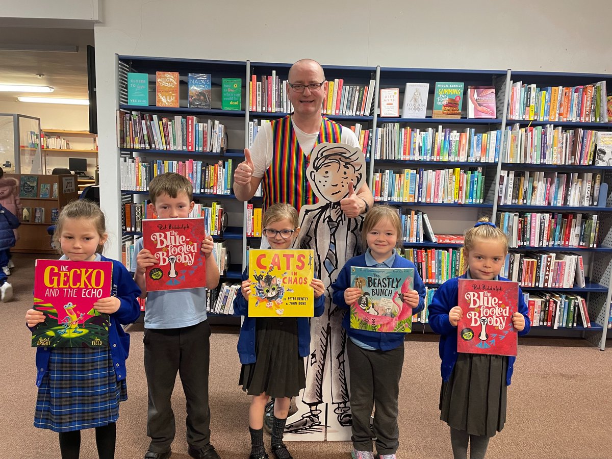 RectoryPrimary's tweet photo. Some of our Elm class were invited to attend the BASH awards at a local library this morning! 
Here they are meeting book author Dan Worsley with his superpowered storytelling waistcoat! Amazing! 📖🌈 @dan__worsley

#BASHawards #Library #sthelenslibraryservice #RectoryPrimary https://t.co/TYYAqWogXv