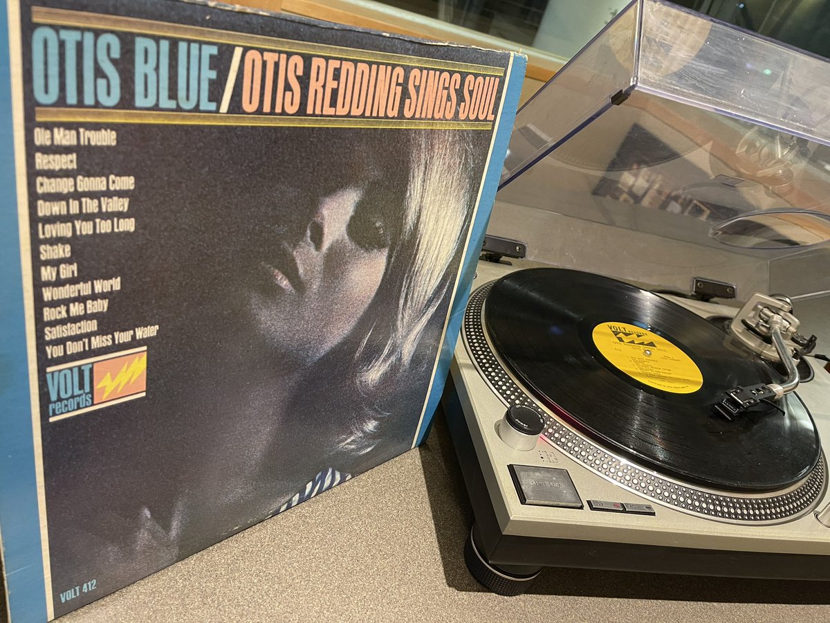 Otis Redding’s 1965 album ‘Otis Blue’ was a crossover success on the charts. Redding was backed by the Stax house band (Booker T. & the M.G.’s), a horn section featuring members of The Memphis Horns and the Mar-Keys, and Isaac Hayes played keys. #VinylTapCurrent