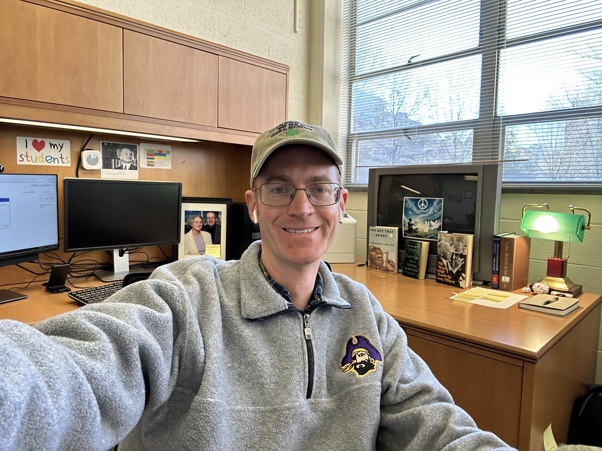 NES_Professor's tweet photo. HEY, WORLD! 
𝒯ℋℐ𝒮 𝒾𝓈 𝓉𝒽ℯ ℛℰ𝒜ℒ ℳℰ!❤️☮️
I discovered the path to self actualization! 
#RealMe #RealNeeds #RealFeelings
#VoluntaryNonAnonymity
Please follow my professional account at @PsychologyBaker! 😊✌️ https://t.co/va3DSC0CQv
