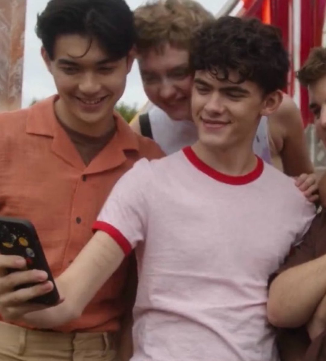 tw // sh scars !!

it’s so so important showing charlie having his scars out oh i am so proud of how far he’s come :(