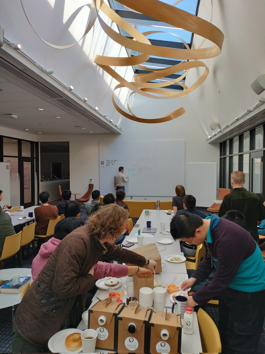 Powerhouse of the brain!! 🦠🔌🧠

#QBioBreakfast
Garrett Sager from Damon Clark Lab giving a chalk talk about mitochondria  in neurons