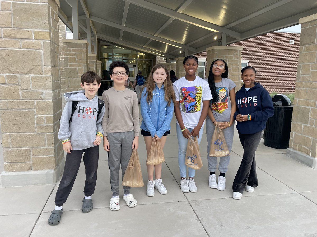 Not as chilly start to Day 3 of #HopeWeek2024 this morning! Kicking off ‘Superhero Day’ greeting students in the carpool lines— BE THE HERO IN SOMEONE’S STORY! #HopeWeek  <a href="/ProsperHaysMS/">Hays Middle School</a>