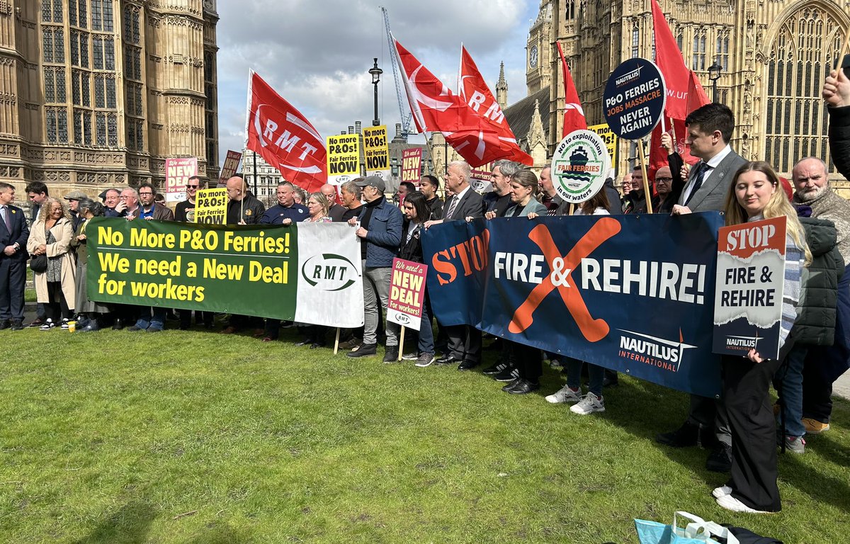 We’re here outside the UK parliament alongside @RMTunion, @nautilusint and @The_TUC because international solidarity is crucial to protect seafarers conditions across the globe. We say no to a race to the bottom.