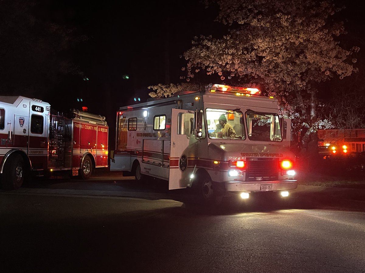 FairfaxCoCERT's tweet image. Canteen 400 (CERT) providing support to FCFRD at a Burke townhouse fire 3/20/24