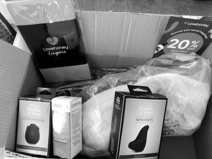 Nice little delivery via cash app https://t.co/IJBmmFaKkz  some lucky follower is going to get a sneaky<a href="/tag/preview"class="tags"><span>#preview</span></a><a href="/tag/sneakypeek"class="tags"><span>#sneakypeek</span></a><a href="/tag/lovehoney"class="tags"><span>#lovehoney</span></a><a href="/tag/cashapp"class="tags"><span>#cashapp</span></a><a href="/tag/bus"class="tags"><span>#bus</span></a>