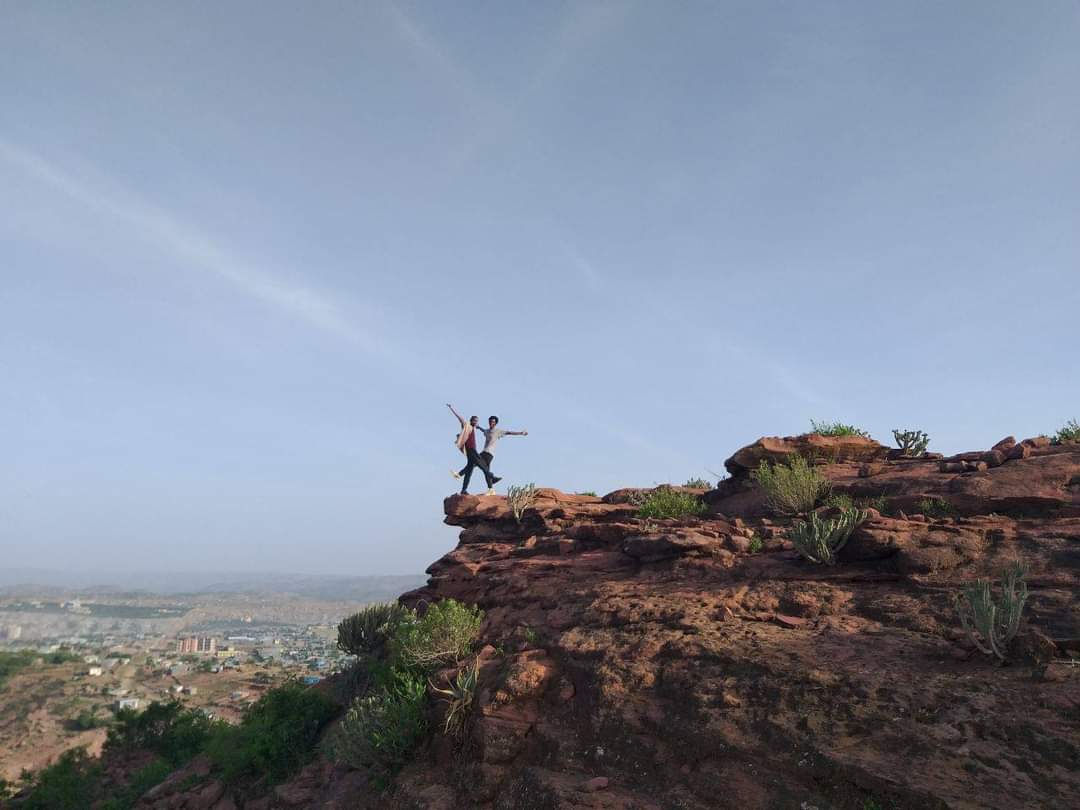Hadgitourism's tweet photo. #AbiyAddi is endowed with majestic landscapes, stunning mountains, panoramic views and green valleys. The next #African movie scene could be in those mountain chains extending to #Gheralta.
📷 THG - AbiyAddi https://t.co/7Es2Ipq9u0