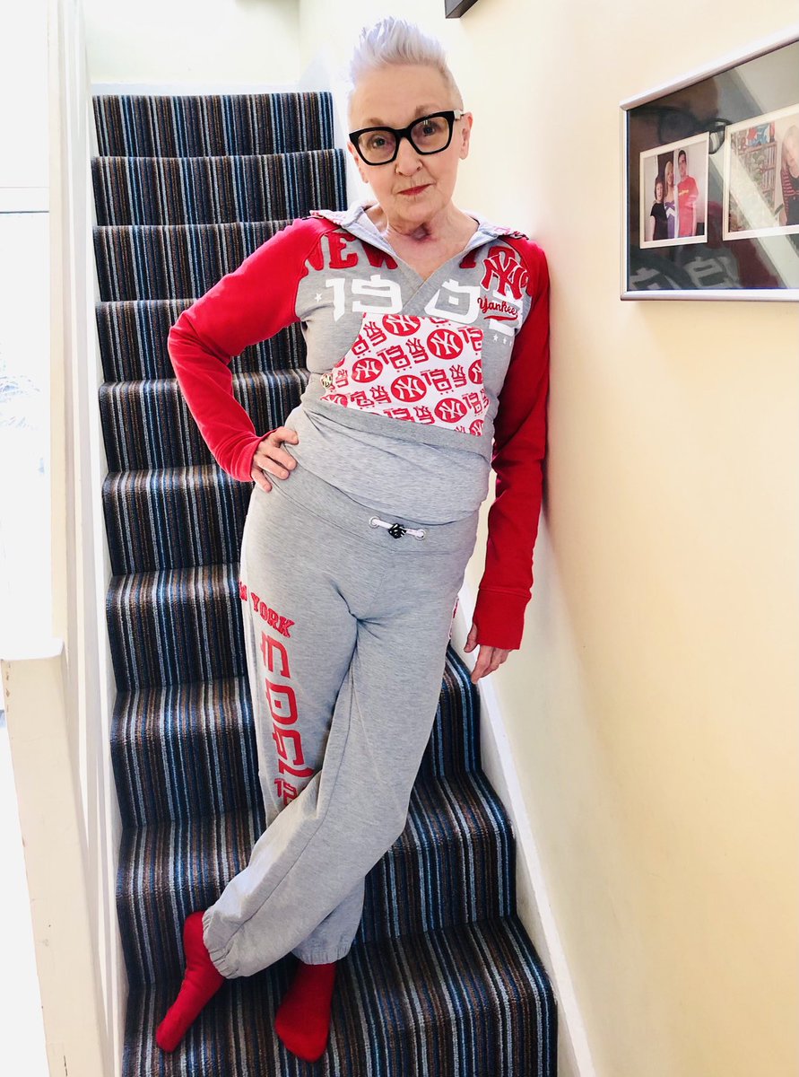 Just to prove that I rarely throw clothes away, revisit them and don’t buy new all the time … I bought this tracksuit 15 years ago and can’t believe I can still get into it. It is a bit tight! #style #stairpic #reuse #rewear #vintage #beyourselfeveryoneelseistaken