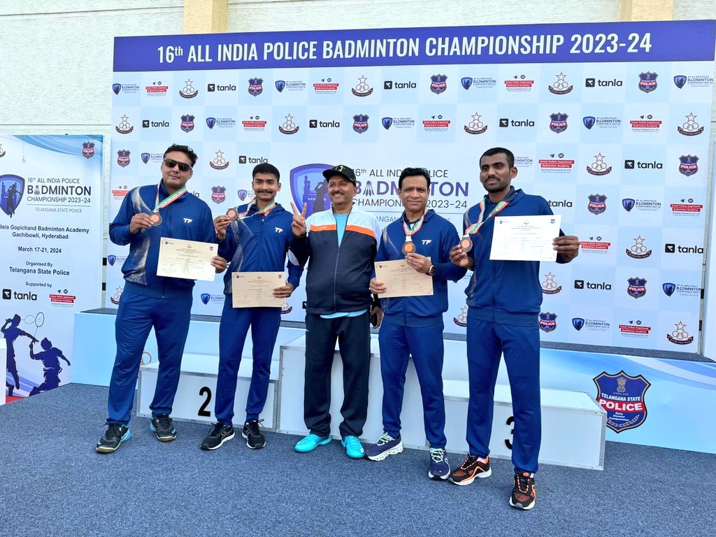 Gujarat Police secures Bronze Medal in the Team Event of the 16th All India Police Badminton Championship 2023-24 hosted by Telengana Police in Hyderabad. Congratulations to all the Team members for bringing glory to Gujarat and Gujarat Police.