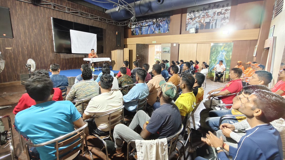 05NDRF's tweet photo. #DMtraining
#05ndrf conducted comprehensive disaster management training for BMC Security Staff, enhancing their preparedness & response capabilities.
Strengthening community resilience through
collaboration & capacity building.#BMC
@ndmaindia
@SDMAMaharashtra
@NDRFHq
@PIBMumbai https://t.co/kmWZ2eeLaH