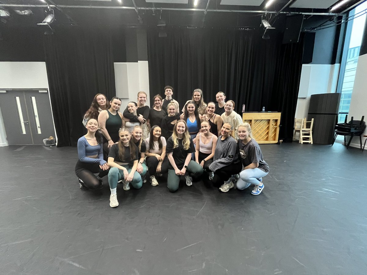 Huge thank you to the incredible <a href="/Jennifer_cald/">Jen Caldwell</a> who came into <a href="/ArdenSchool/">The Arden</a> today to give the MT 3rd years an inspirational audition skills workshop!! 🎶✨🙏🏻