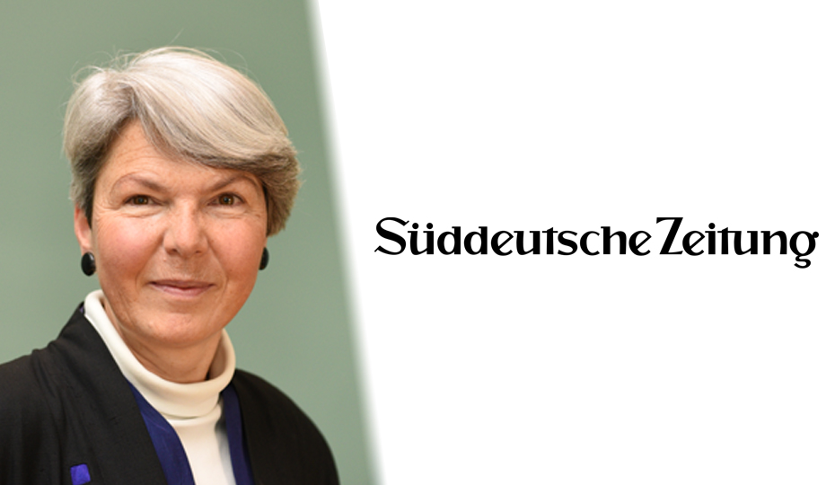 Christa Tobler gab der @SZ ein Interview zum Thema EU-Verhandlungen mit der #Schweiz. Im Beitrag beschreibt die Vertragsinhalte und beleuchtet strittige Punkte wie Migration, Entsenderecht und die Rolle des Europäischen Gerichtshofs. ➡️europa.unibas.ch/de/newsdetails…