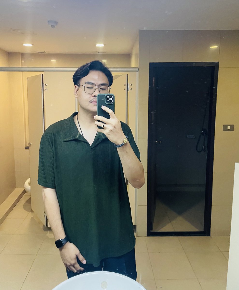 มึงนอนทั้งวัน 🫠 tweet media